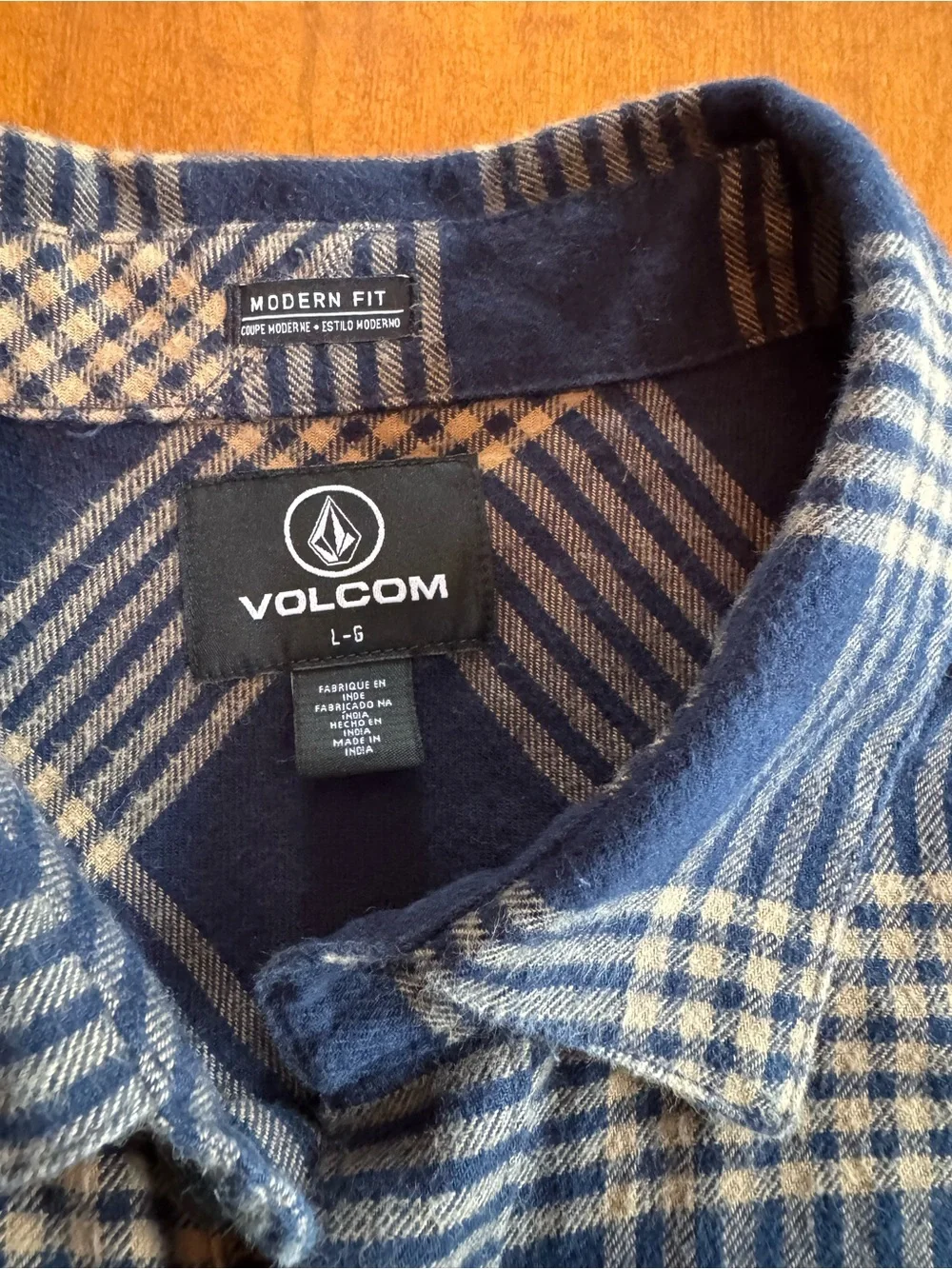 Volcom Navy and Cream Plaid Flannel Shirt - 100% Cotton - Picture 2 of 4